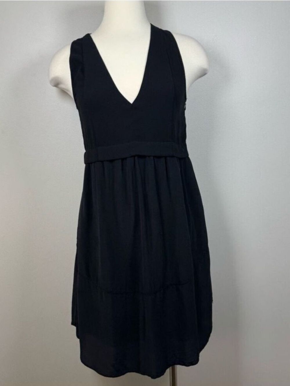 Aritzia x Wilfred Vignette Dress in Black 100% silk black mini dress size 4